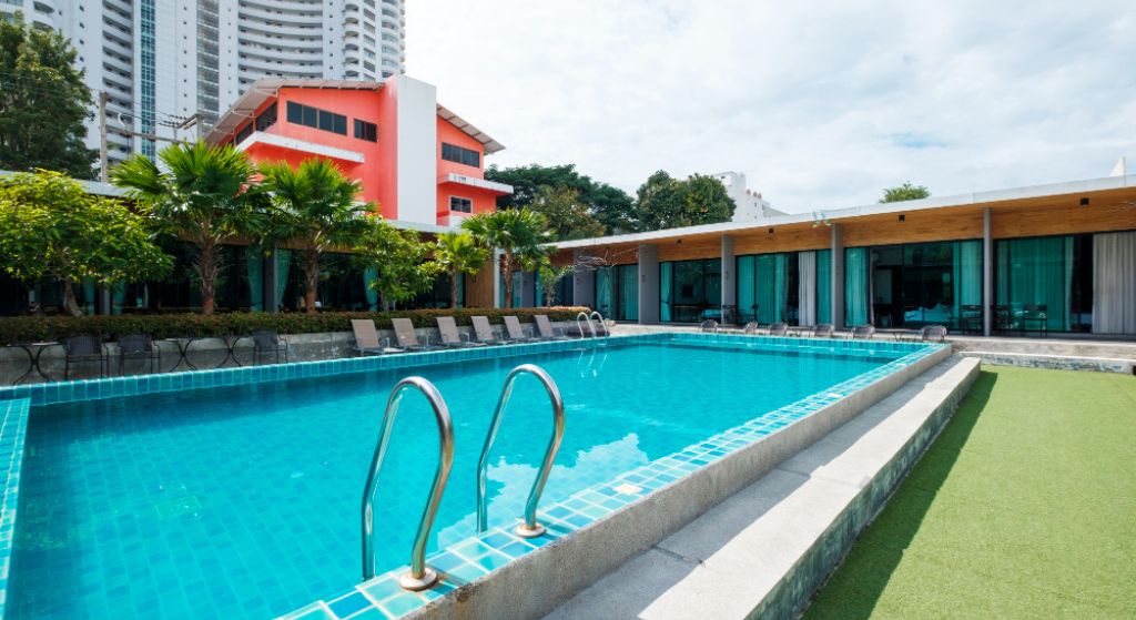 Best pool construction companies near me