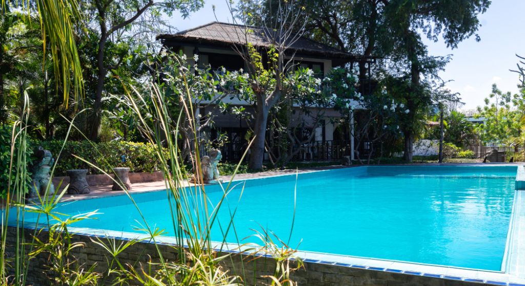 Custom backyard pools in Buffalo NY